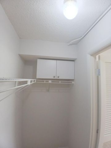 470 Executive Center Drive 4n, West Palm Beach, FL 33401