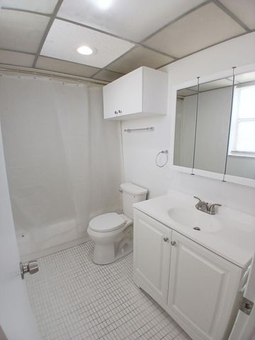 470 Executive Center Drive 4n, West Palm Beach, FL 33401