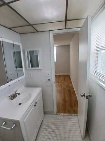 470 Executive Center Drive 4n, West Palm Beach, FL 33401