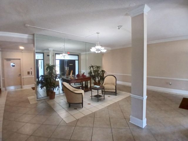 470 Executive Center Drive 4n, West Palm Beach, FL 33401
