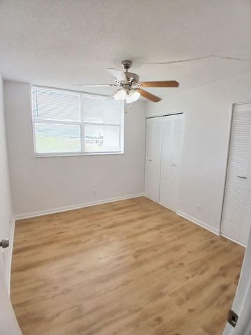 470 Executive Center Drive 4n, West Palm Beach, FL 33401
