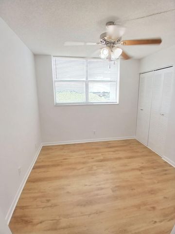 470 Executive Center Drive 4n, West Palm Beach, FL 33401