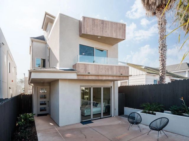 851-53 Sapphire, San Diego, CA 92109