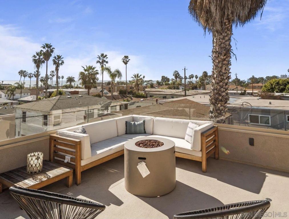 851-53 Sapphire, San Diego, CA 92109