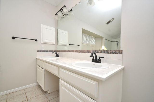 12739 Skyknoll Lane, Houston, TX 77082