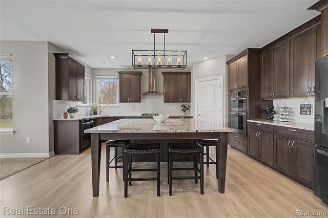 8370 Grist Mill Drive, Fenton, MI 48430