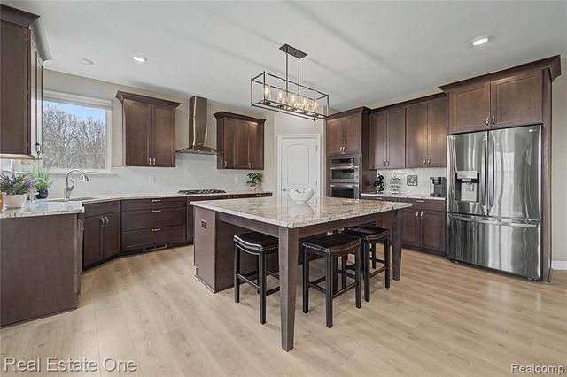 8370 Grist Mill Drive, Fenton, MI 48430