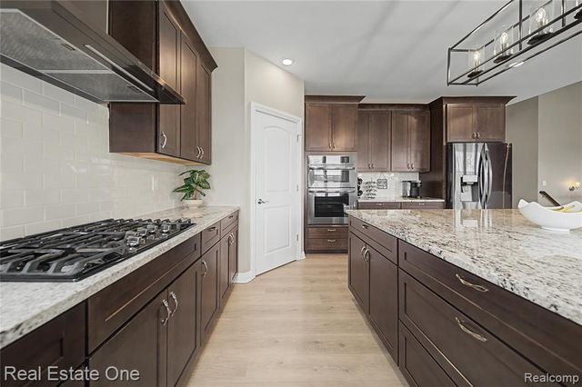 8370 Grist Mill Drive, Fenton, MI 48430