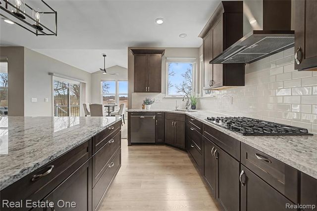 8370 Grist Mill Drive, Fenton, MI 48430