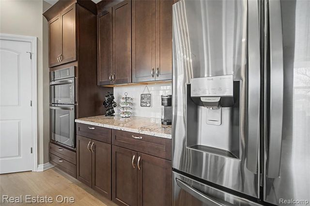 8370 Grist Mill Drive, Fenton, MI 48430