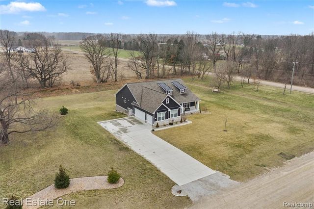 8370 Grist Mill Drive, Fenton, MI 48430