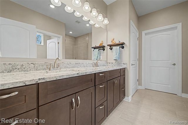 8370 Grist Mill Drive, Fenton, MI 48430