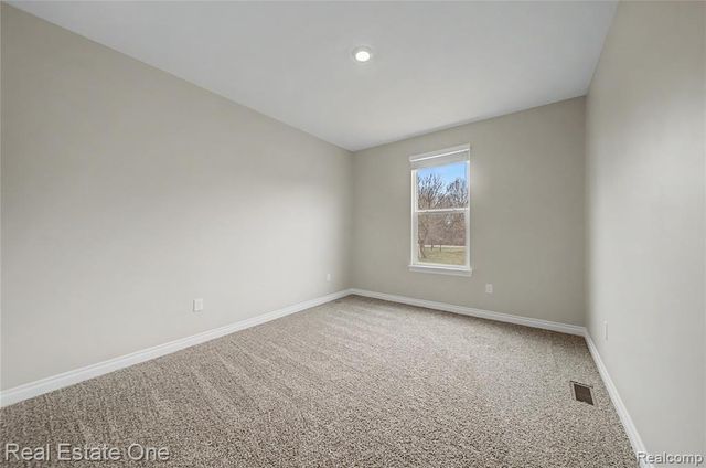 8370 Grist Mill Drive, Fenton, MI 48430