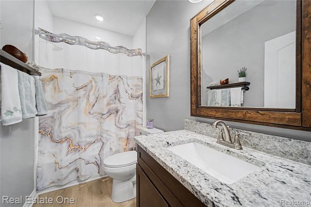 8370 Grist Mill Drive, Fenton, MI 48430