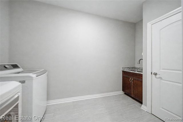 8370 Grist Mill Drive, Fenton, MI 48430