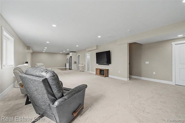 8370 Grist Mill Drive, Fenton, MI 48430