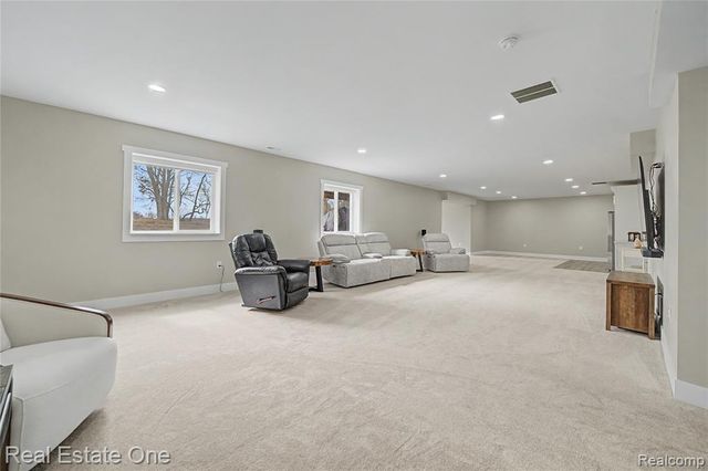 8370 Grist Mill Drive, Fenton, MI 48430