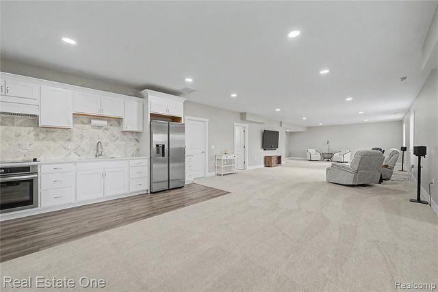 8370 Grist Mill Drive, Fenton, MI 48430