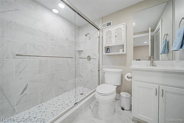 8370 Grist Mill Drive, Fenton, MI 48430