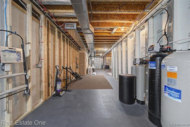 8370 Grist Mill Drive, Fenton, MI 48430