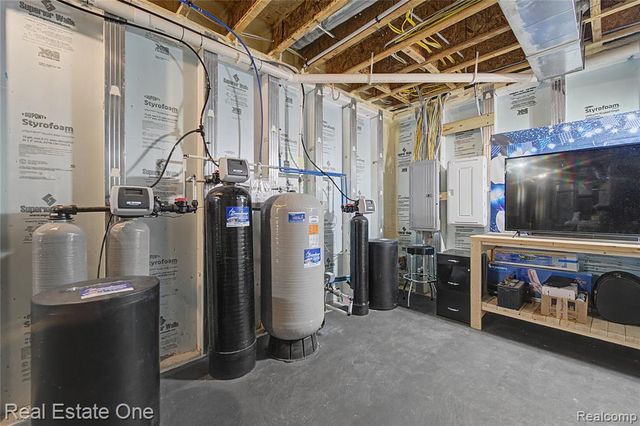 8370 Grist Mill Drive, Fenton, MI 48430