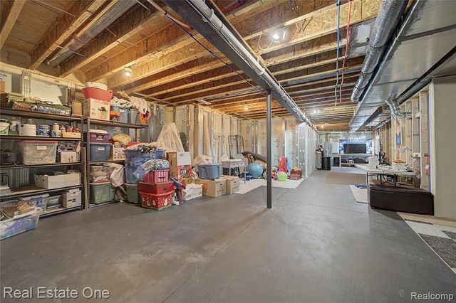 8370 Grist Mill Drive, Fenton, MI 48430