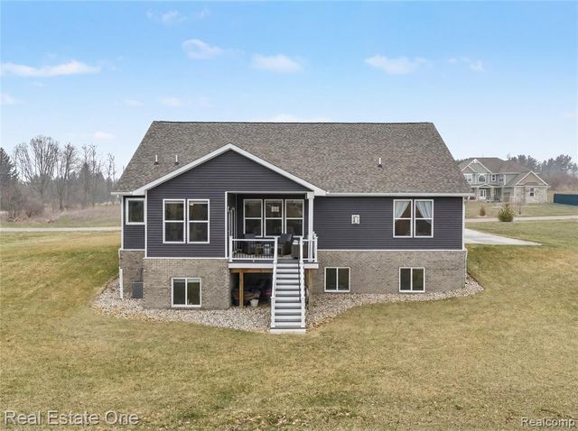 8370 Grist Mill Drive, Fenton, MI 48430