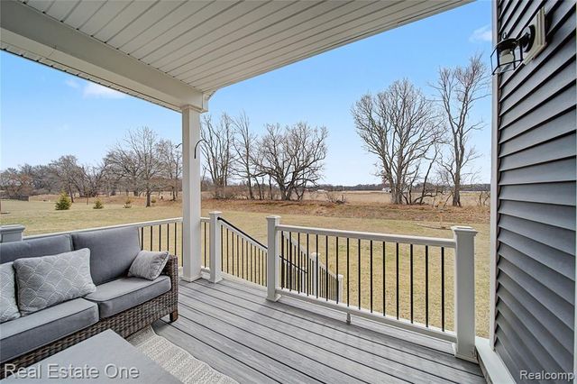 8370 Grist Mill Drive, Fenton, MI 48430