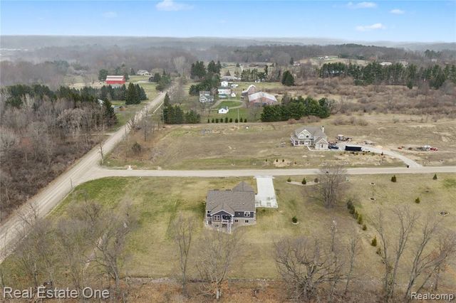 8370 Grist Mill Drive, Fenton, MI 48430