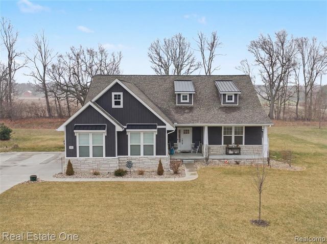 8370 Grist Mill Drive, Fenton, MI 48430