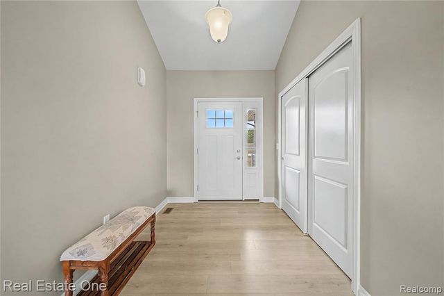 8370 Grist Mill Drive, Fenton, MI 48430