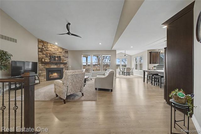 8370 Grist Mill Drive, Fenton, MI 48430