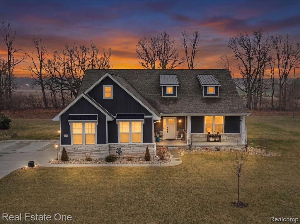 8370 Grist Mill Drive, Fenton, MI 48430