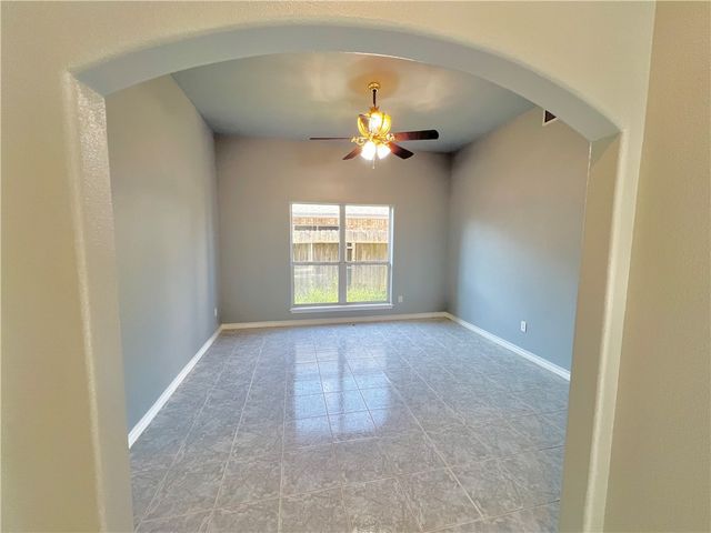 7921 Etienne Dr, Corpus Christi, TX 78414