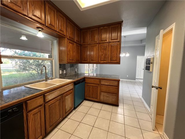 7921 Etienne Dr, Corpus Christi, TX 78414