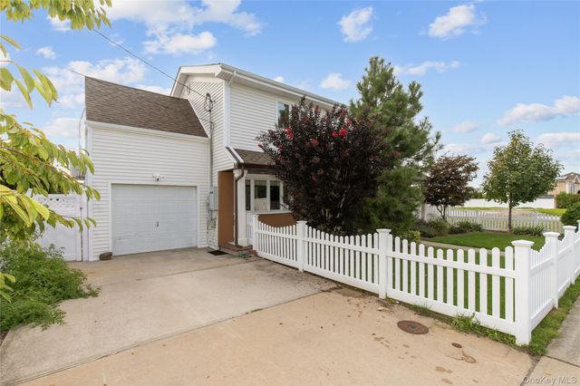 60 Alhambra Road, Massapequa, NY 11758