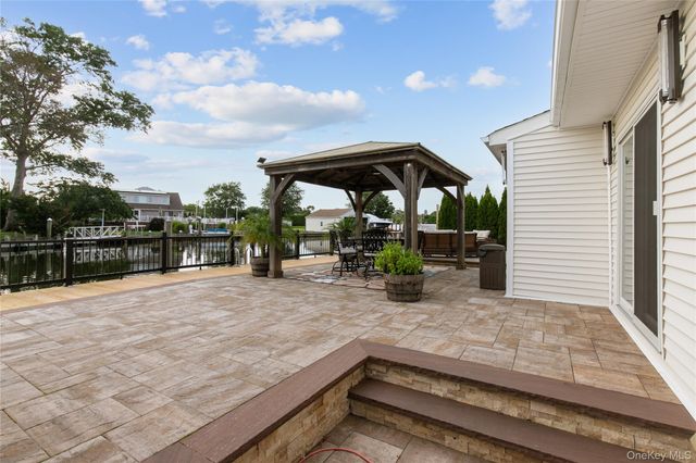 60 Alhambra Road, Massapequa, NY 11758