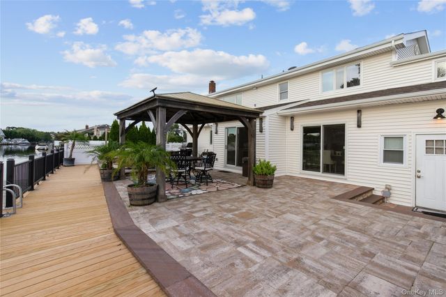 60 Alhambra Road, Massapequa, NY 11758