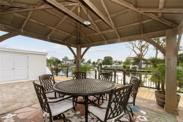 60 Alhambra Road, Massapequa, NY 11758