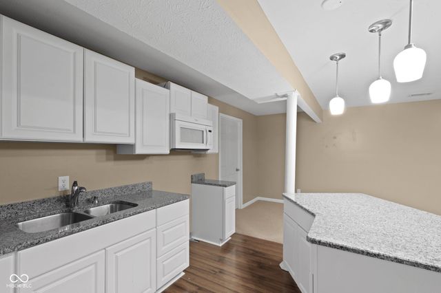 13834 Keams Drive, Fishers, IN 46038
