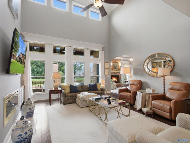 2017 Meadow Creek Circle SE, Owens Cross Roads, AL 35763