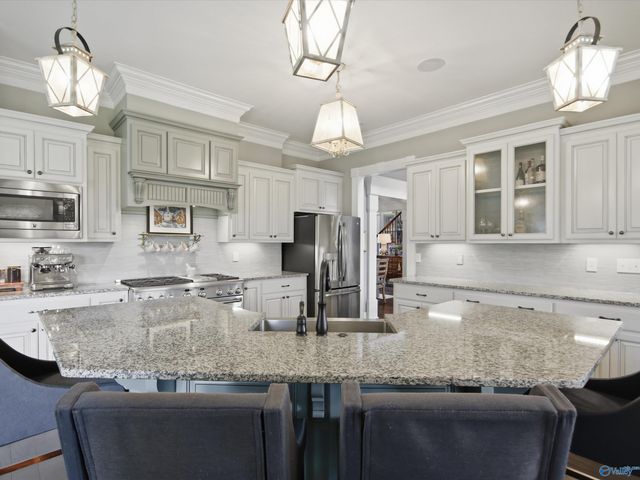 2017 Meadow Creek Circle SE, Owens Cross Roads, AL 35763