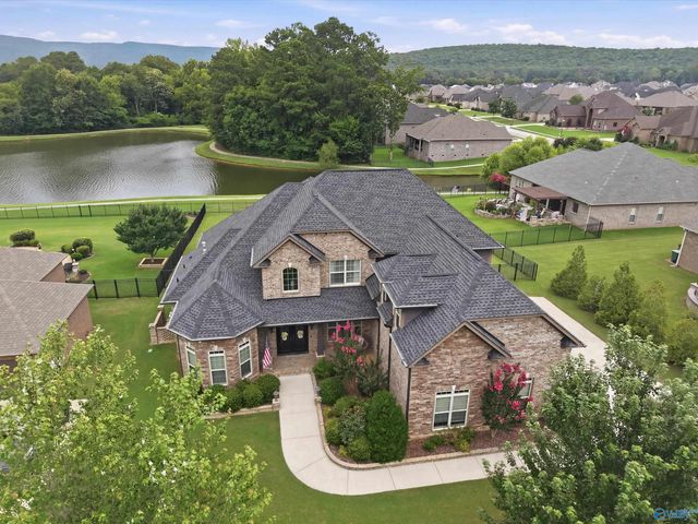 2017 Meadow Creek Circle SE, Owens Cross Roads, AL 35763