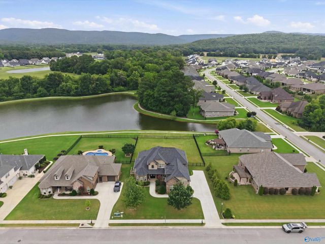 2017 Meadow Creek Circle SE, Owens Cross Roads, AL 35763