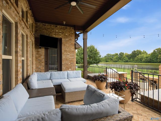 2017 Meadow Creek Circle SE, Owens Cross Roads, AL 35763