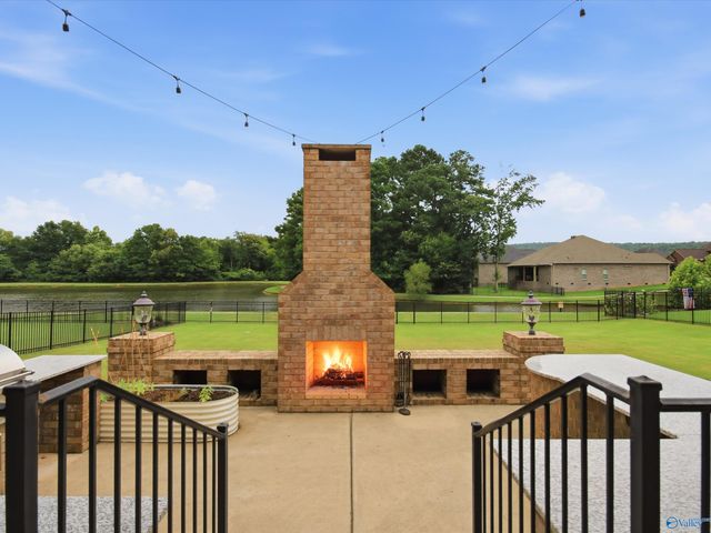 2017 Meadow Creek Circle SE, Owens Cross Roads, AL 35763