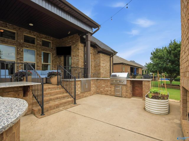2017 Meadow Creek Circle SE, Owens Cross Roads, AL 35763