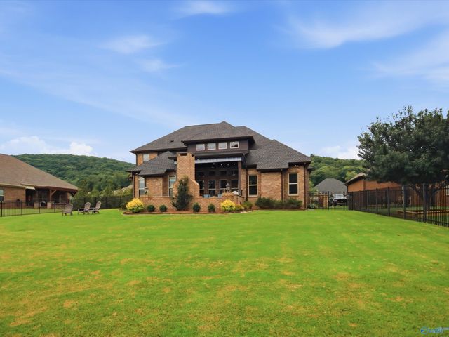 2017 Meadow Creek Circle SE, Owens Cross Roads, AL 35763