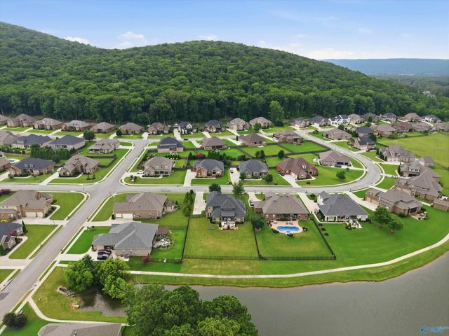 2017 Meadow Creek Circle SE, Owens Cross Roads, AL 35763