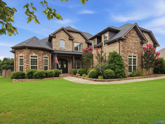 2017 Meadow Creek Circle SE, Owens Cross Roads, AL 35763